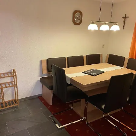 Apartment Haus Resi *