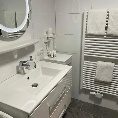 Haus Resi 아파트 *