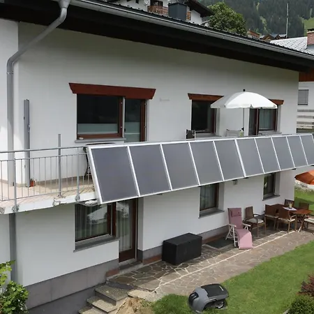 Apartment Haus Resi *